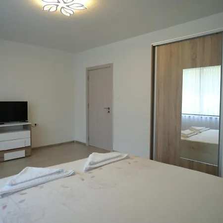 за гости симона Σμόλιαν