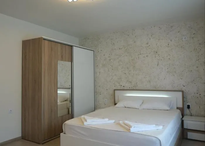 за гости симона *