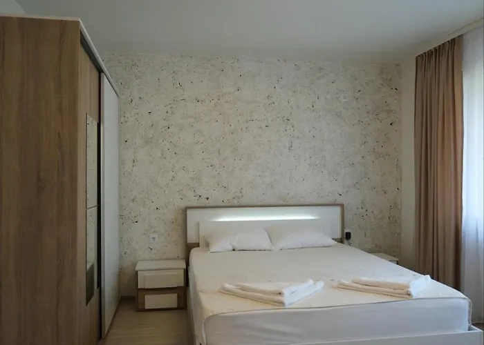 за гости симона Smolan